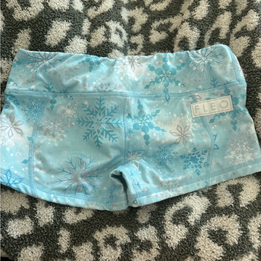 Fleo lrc medium euc shorts, Christmas “frozen” print.